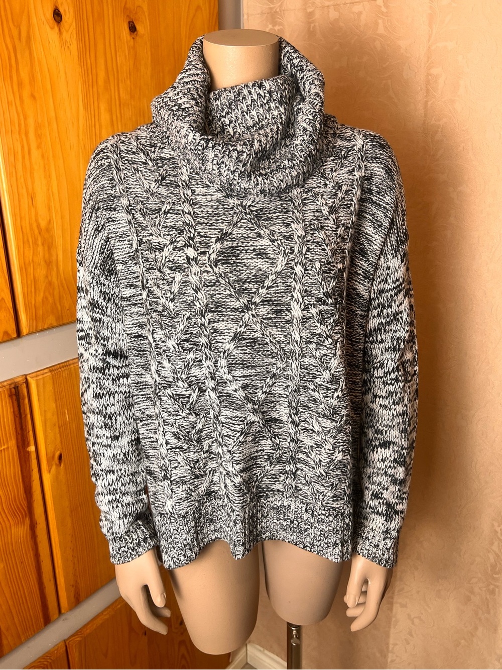 SWS Black and White Cable Knit Oversized Turtleneck Cozy Sweater - Sz Small